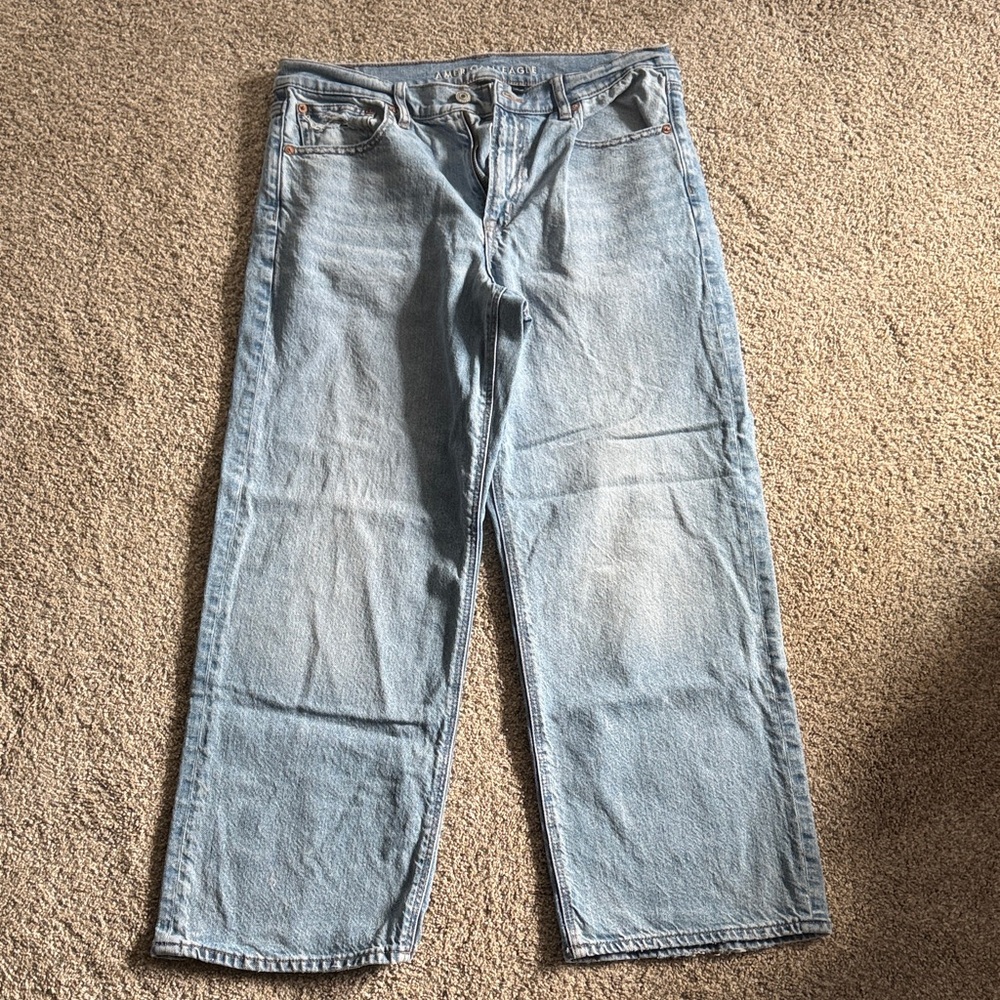 American Eagle Strigid Light Blue Relaxed Jeans